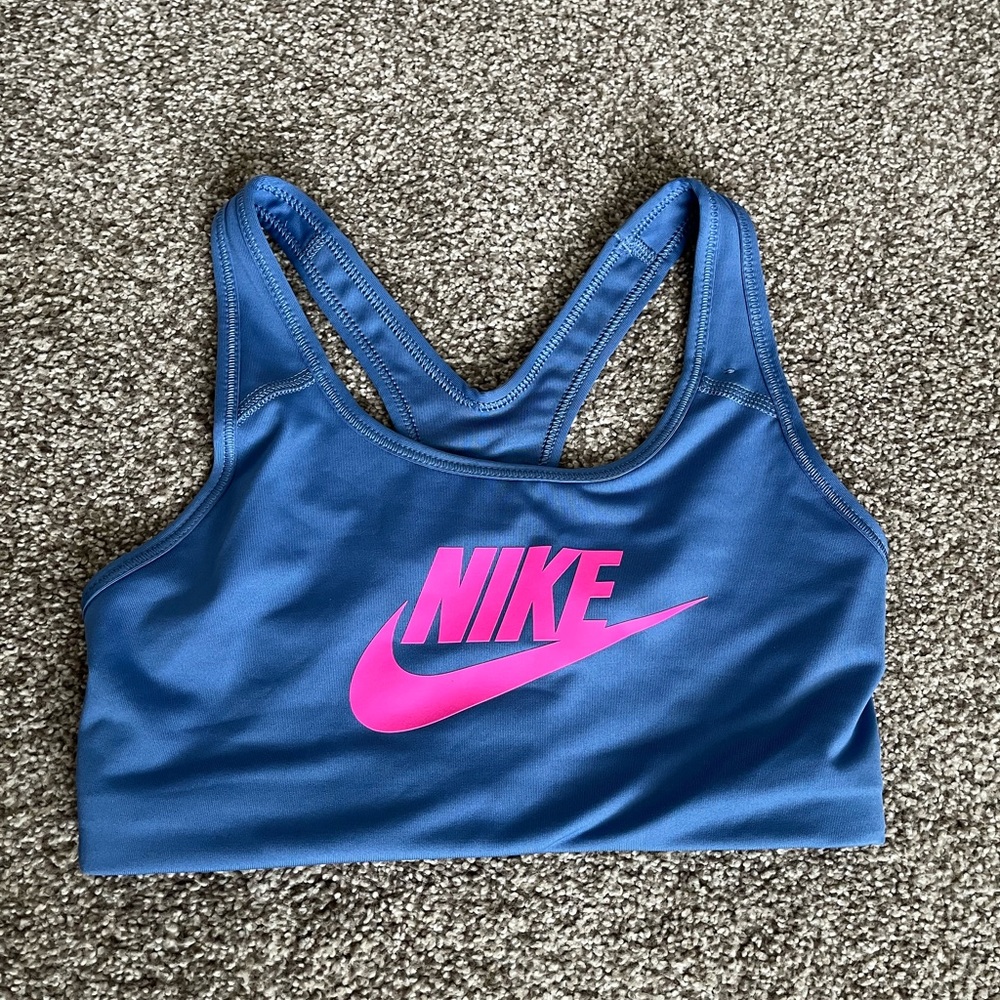 NWOT nike sports bra